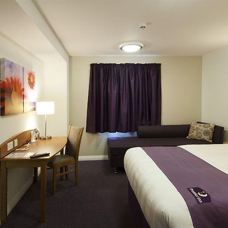 Premier Inn Бицестер Екстериор снимка