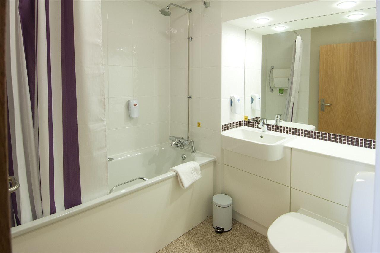 Premier Inn Бицестер Екстериор снимка