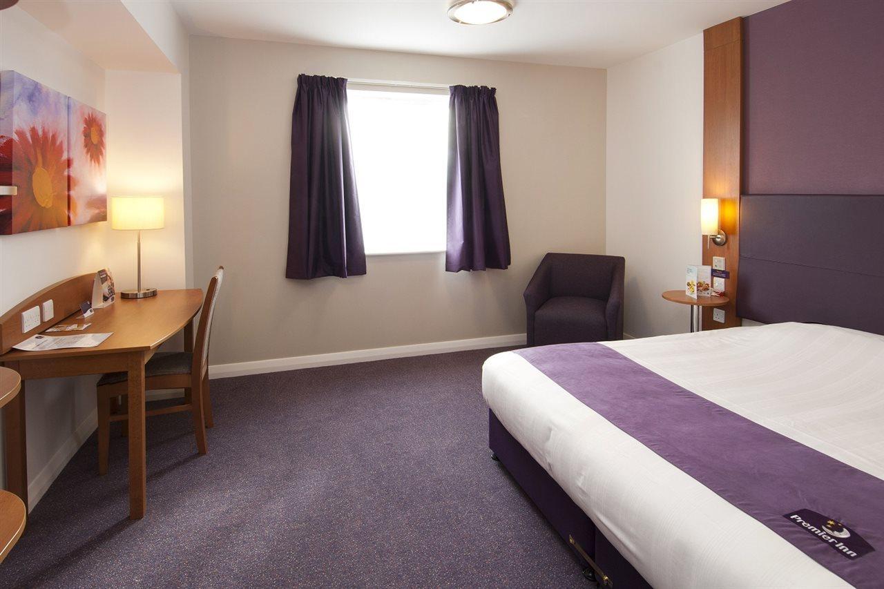 Premier Inn Бицестер Екстериор снимка