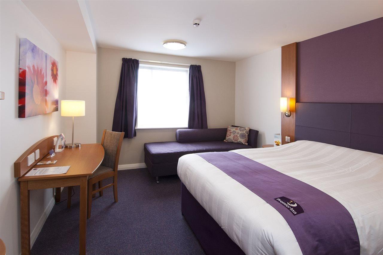 Premier Inn Бицестер Екстериор снимка