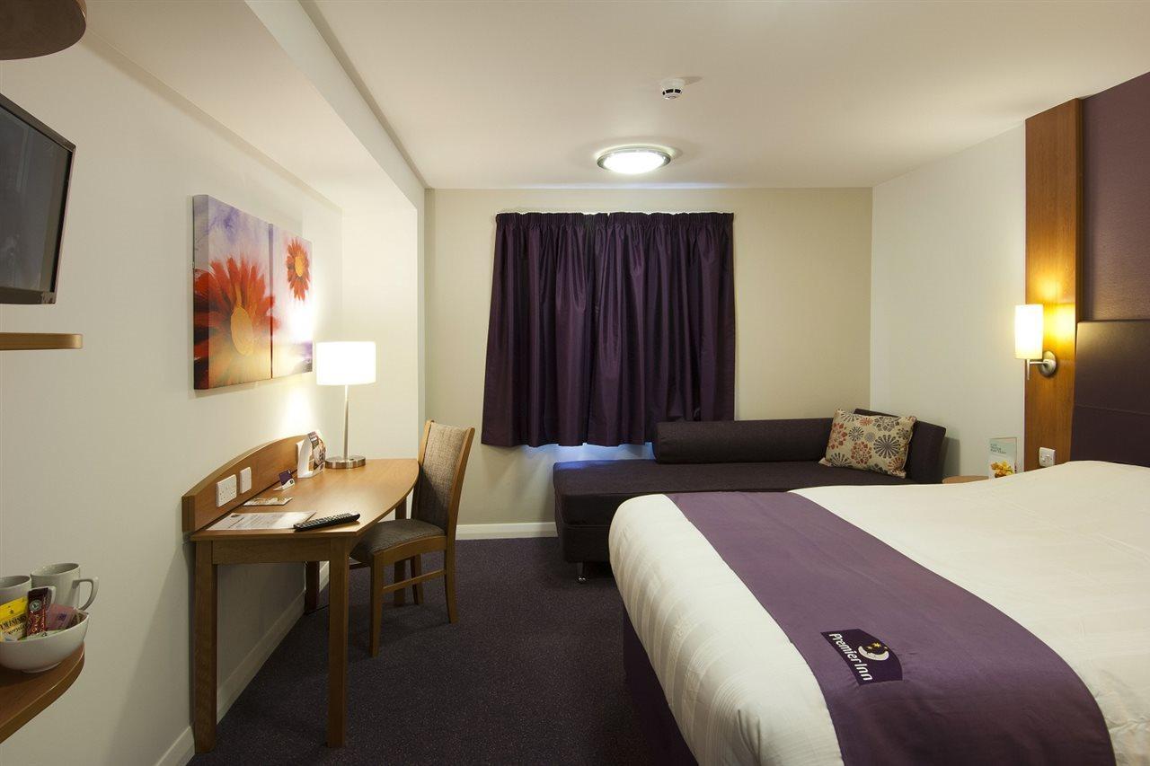 Premier Inn Бицестер Екстериор снимка