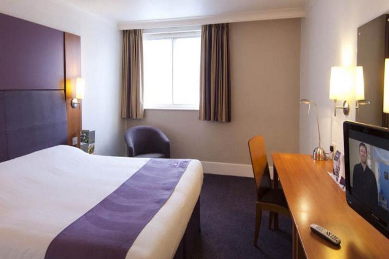 Premier Inn Бицестер Екстериор снимка