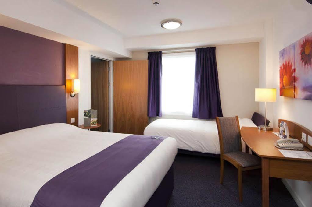 Premier Inn Бицестер Екстериор снимка
