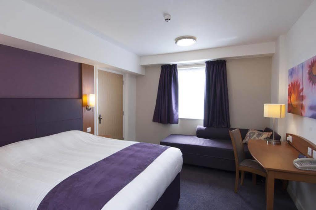 Premier Inn Бицестер Екстериор снимка