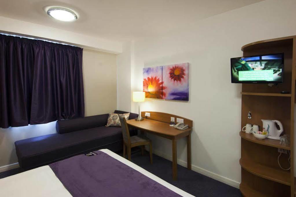 Premier Inn Бицестер Екстериор снимка