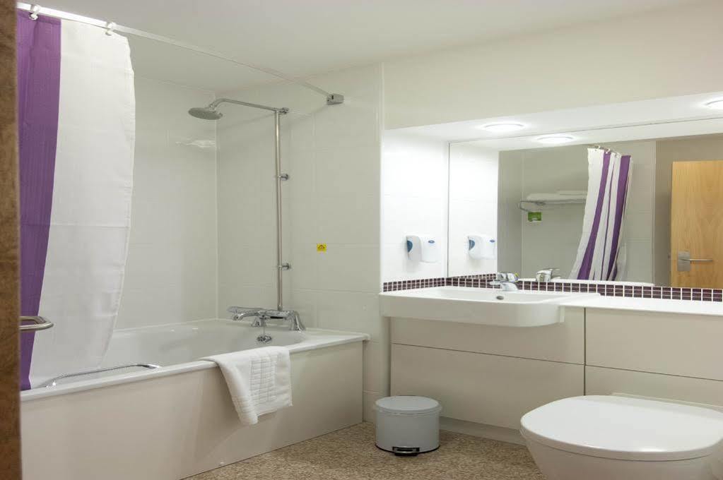 Premier Inn Бицестер Екстериор снимка