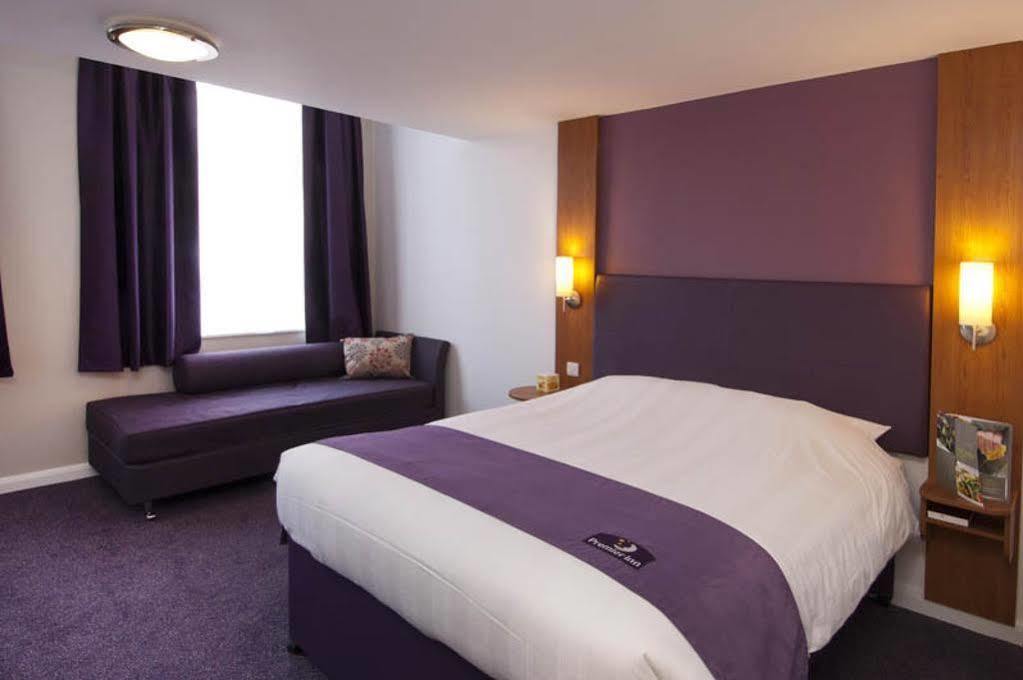 Premier Inn Бицестер Екстериор снимка