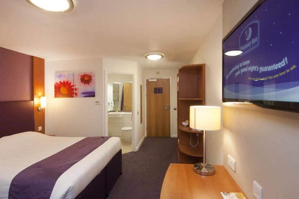 Premier Inn Бицестер Екстериор снимка
