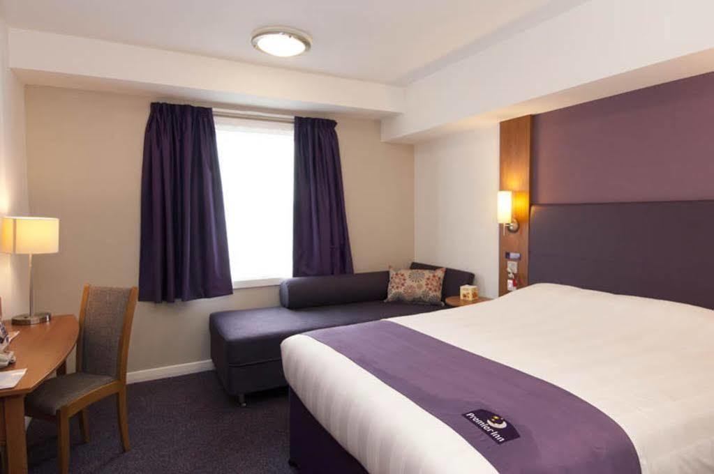 Premier Inn Бицестер Екстериор снимка