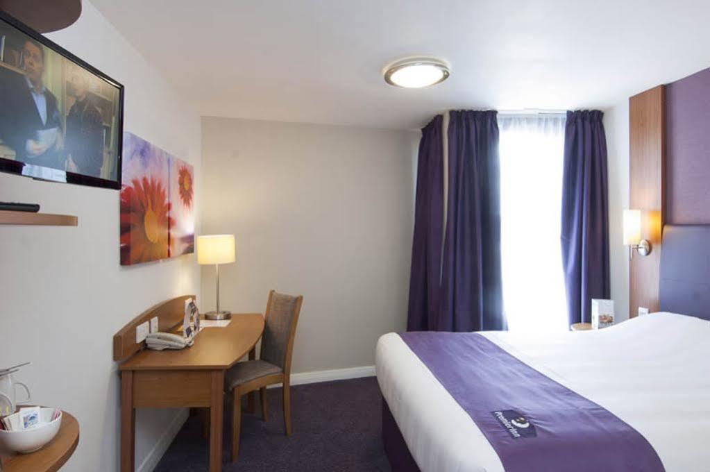 Premier Inn Бицестер Екстериор снимка