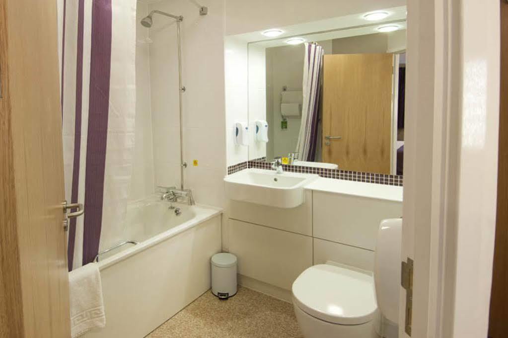 Premier Inn Бицестер Екстериор снимка