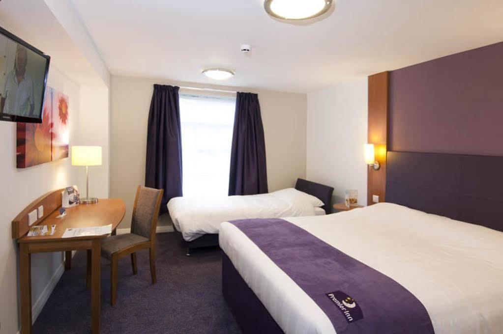 Premier Inn Бицестер Екстериор снимка