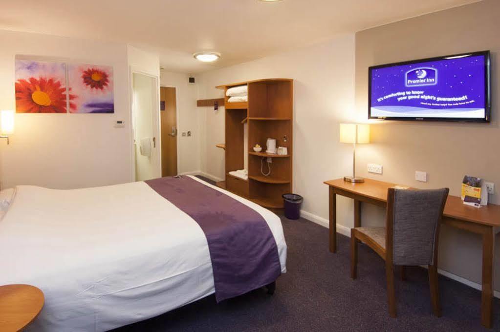 Premier Inn Бицестер Екстериор снимка